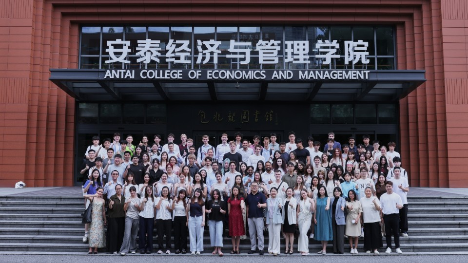 全球经济转型及日益增长的社会期望等核